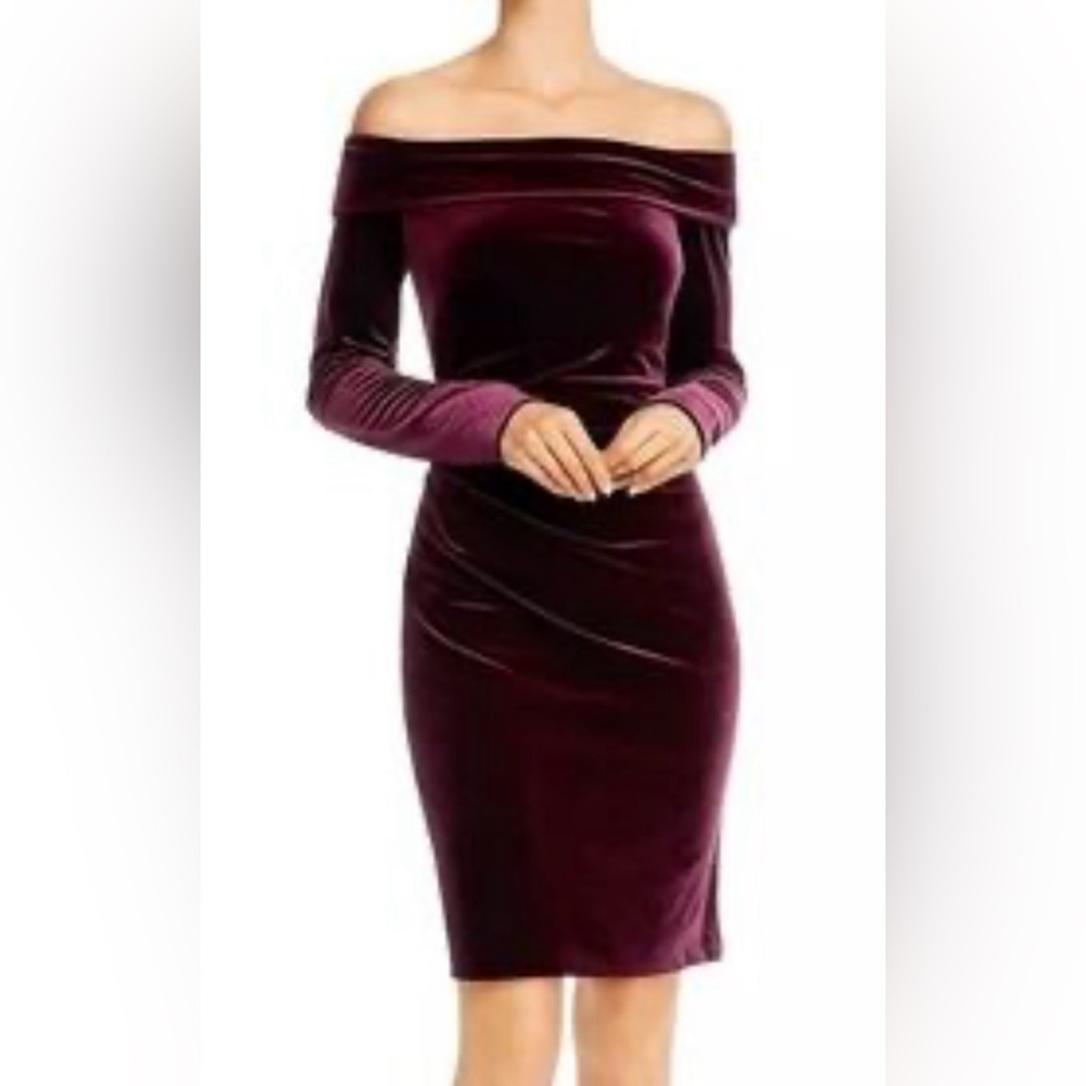 Très Bien Chic Off-Shoulder Velvet Dress Burgundy
